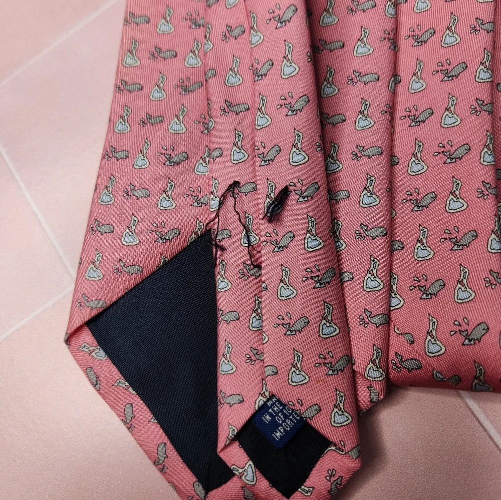 Vineyard Vines Whale and Island Tie